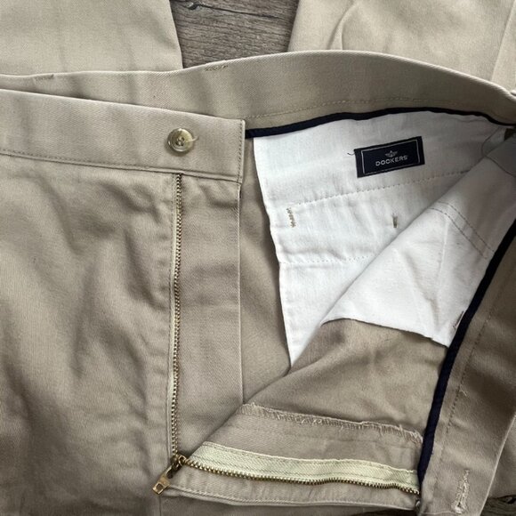 Dockers Khaki Tan Pants Slacks ((size W38 L32)) - Picture 6 of 7